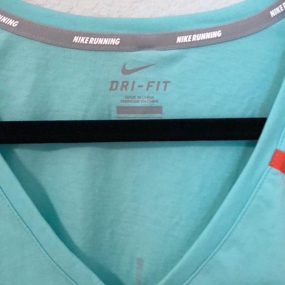 Nike workout top - Picture 3 of 6